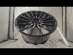 22x9.5 en 22x11 Glanzende Zwarte Verbodswielen Voor G70 BMW 760